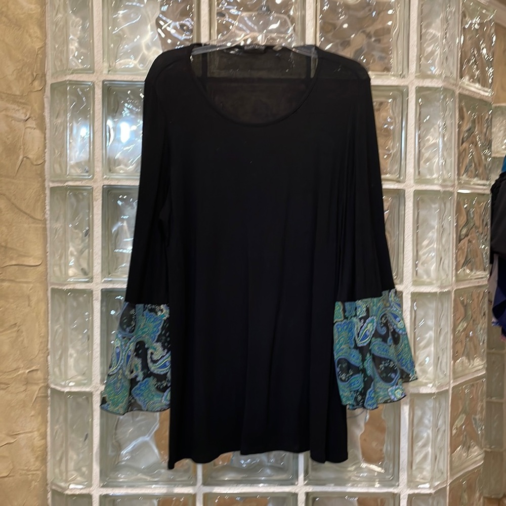 Elliott & Vine 2X black tunic shirt with paisley sleeves